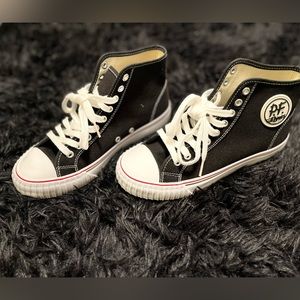 Old School PF Flyer sneaker. B&W size 7 in men’s women’s 8.5.